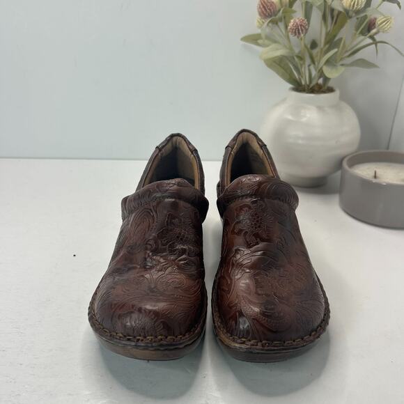 BOC Born Concept Peggy Floral Embossed Leather Clog Shoes Brown Women 7.5 Wide - Picture 2 of 9